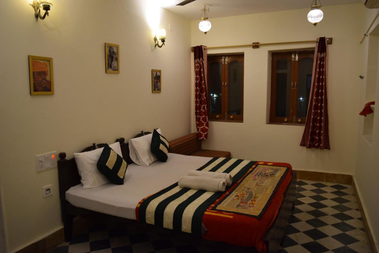 Hotel Renuka Jaisalmer Bagian luar foto