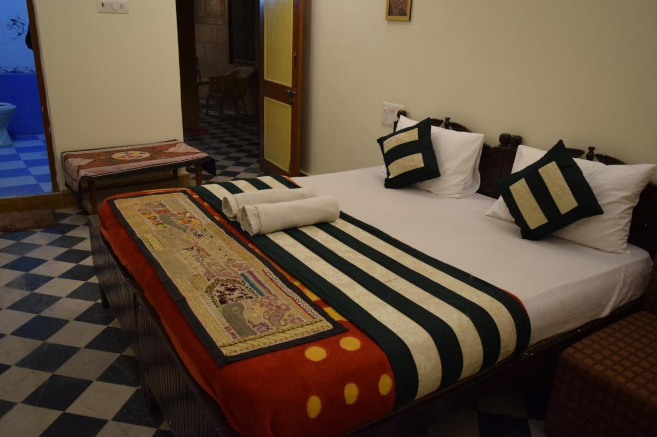 Hotel Renuka Jaisalmer Bagian luar foto