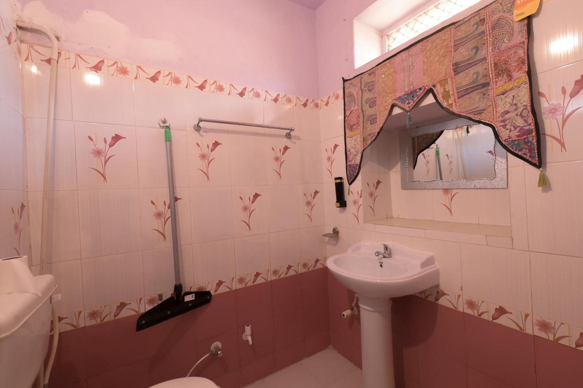 Hotel Renuka Jaisalmer Bagian luar foto