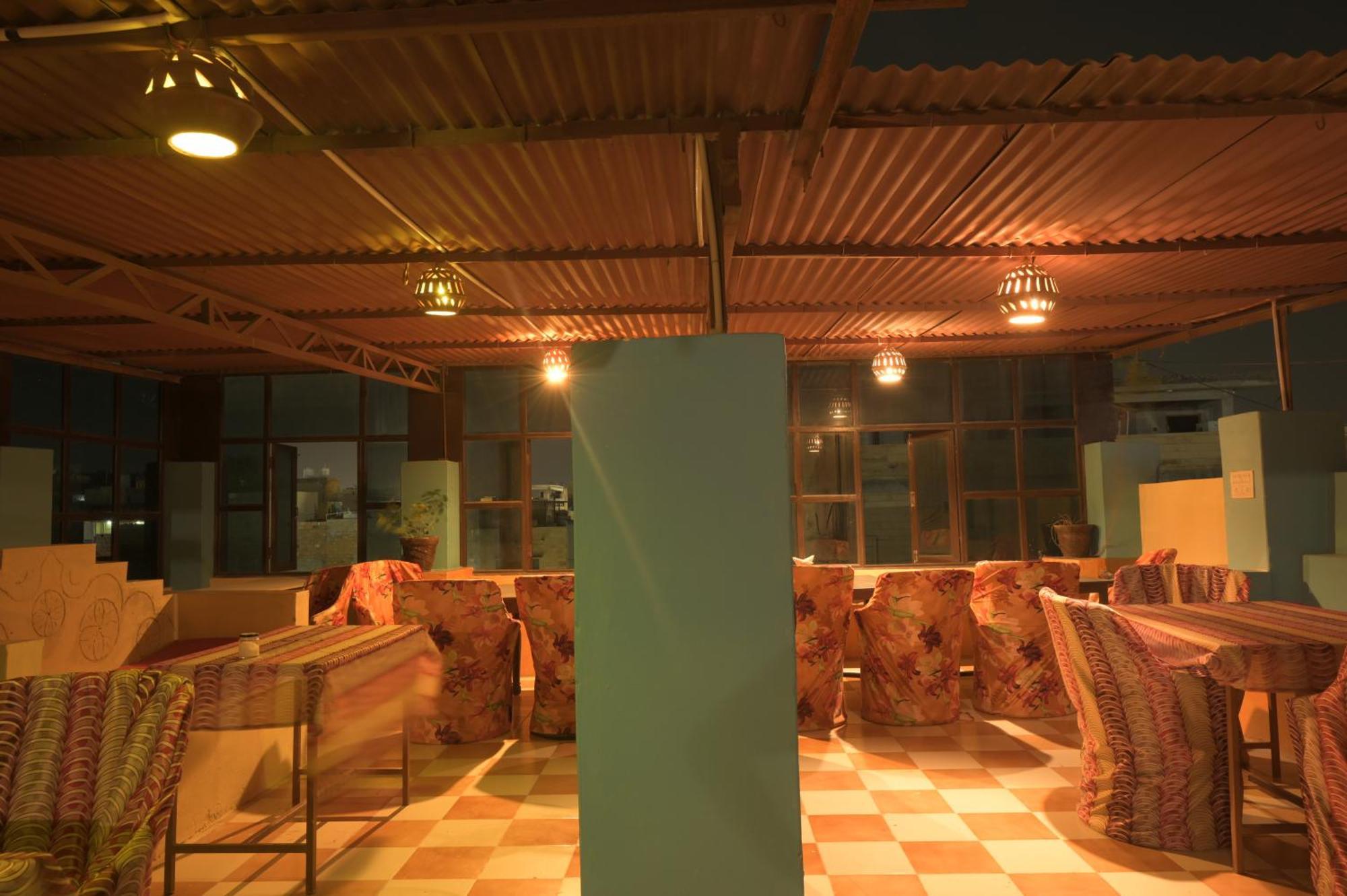 Hotel Renuka Jaisalmer Bagian luar foto