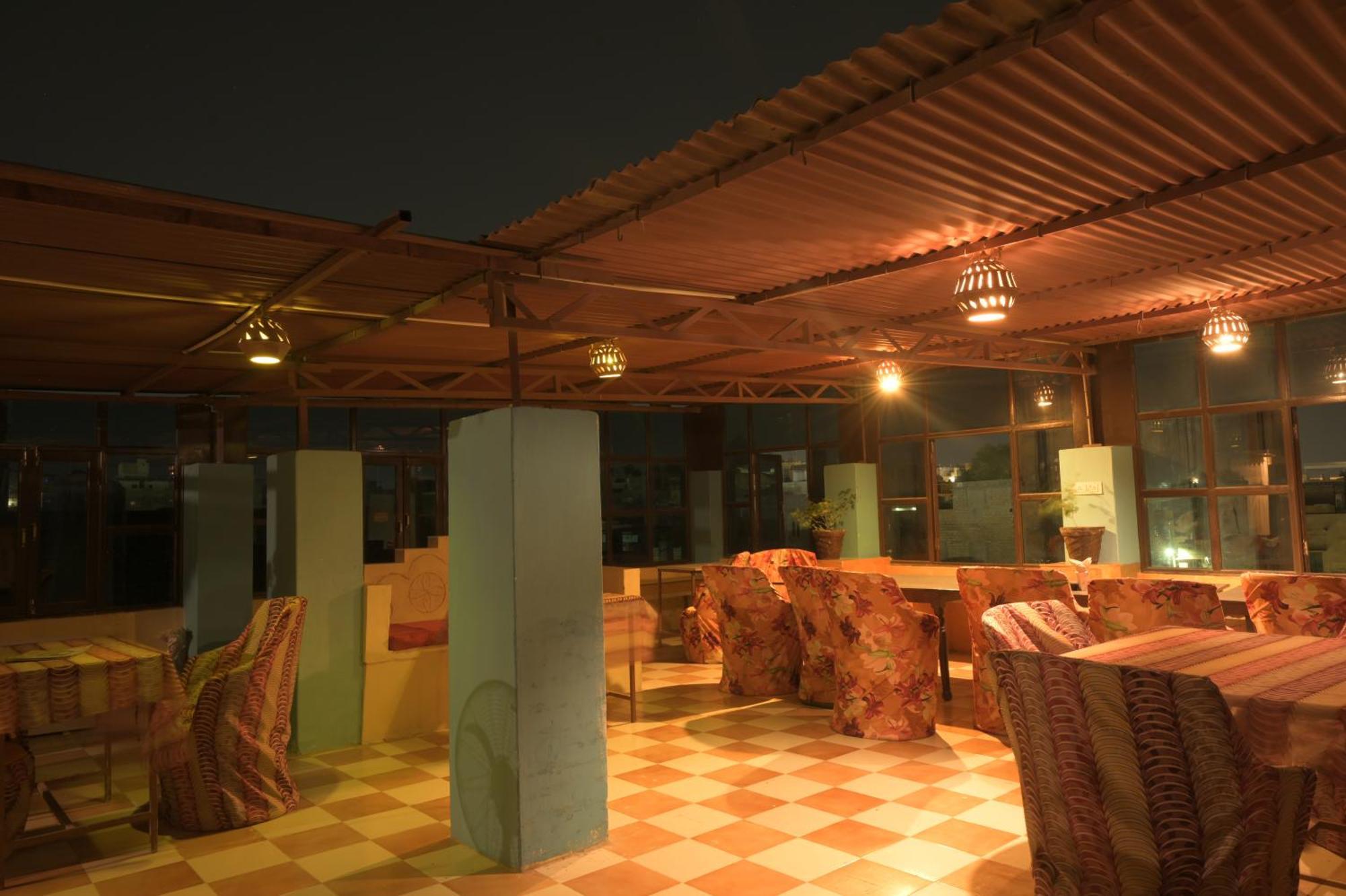 Hotel Renuka Jaisalmer Bagian luar foto
