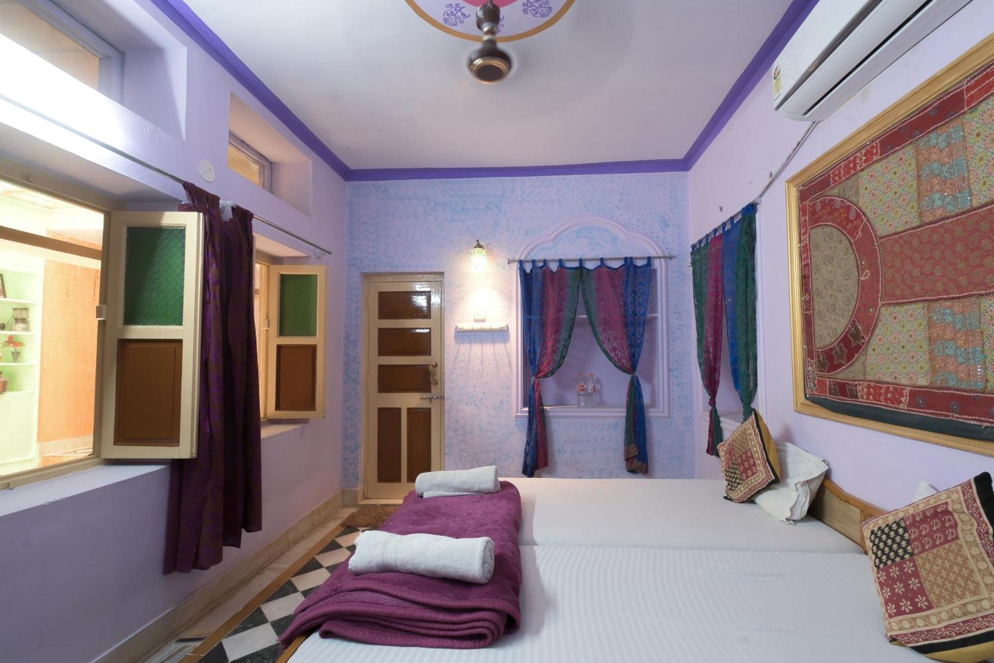 Hotel Renuka Jaisalmer Bagian luar foto