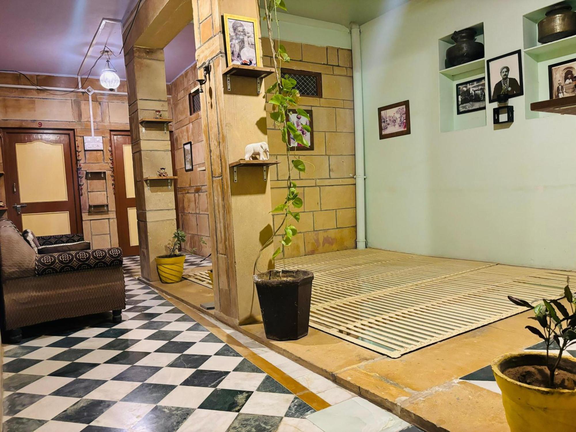 Hotel Renuka Jaisalmer Bagian luar foto