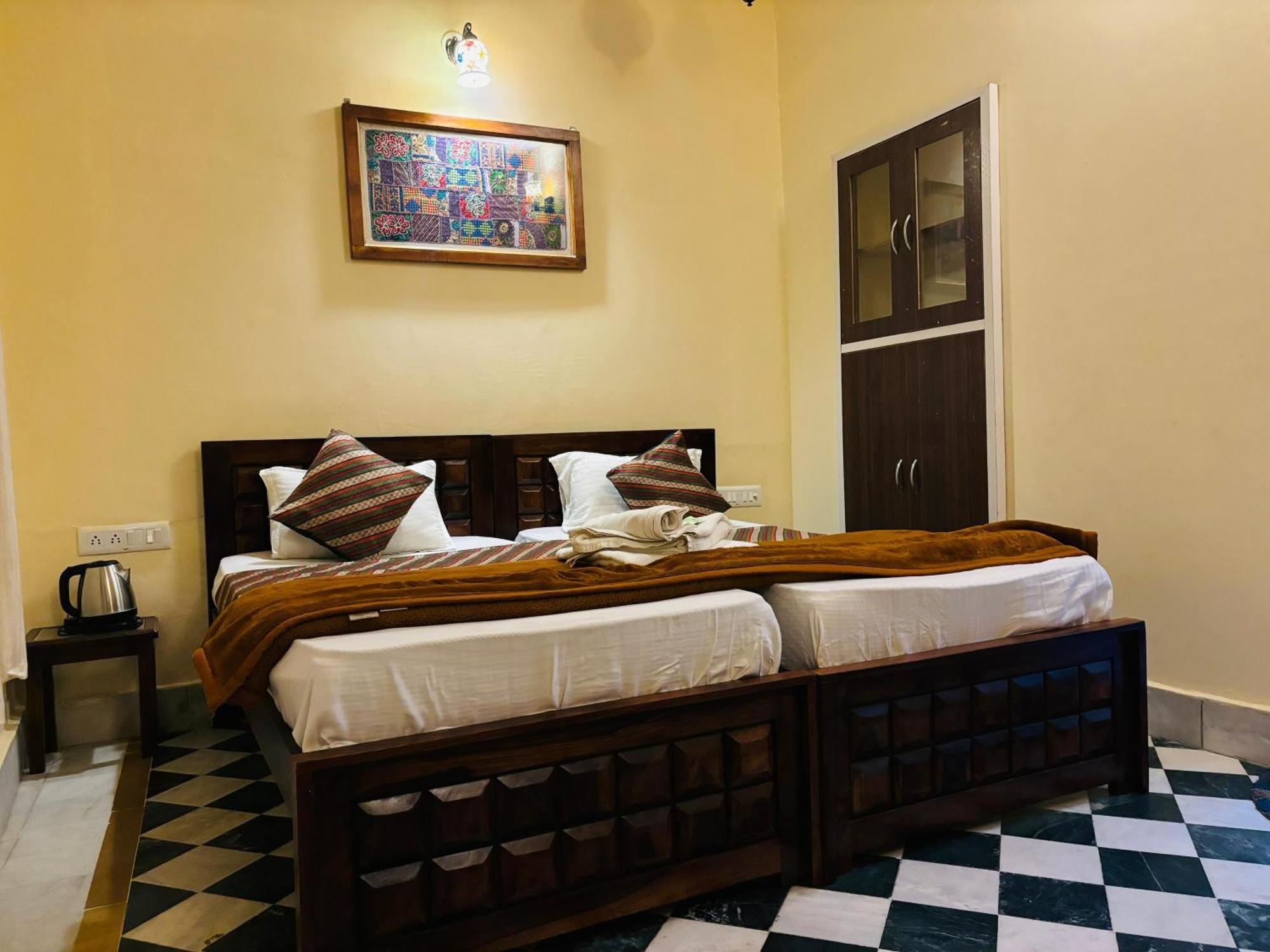 Hotel Renuka Jaisalmer Bagian luar foto