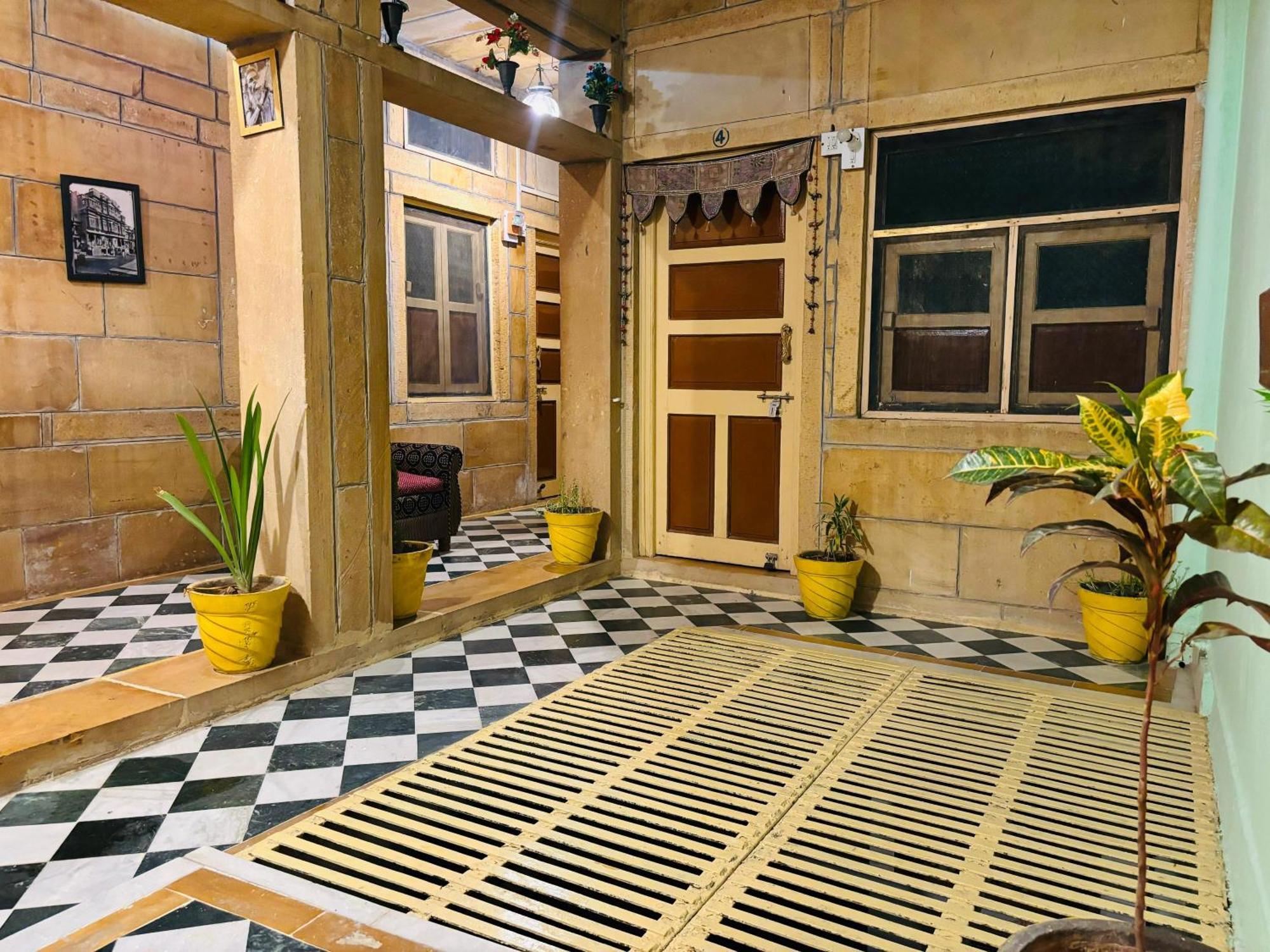 Hotel Renuka Jaisalmer Bagian luar foto