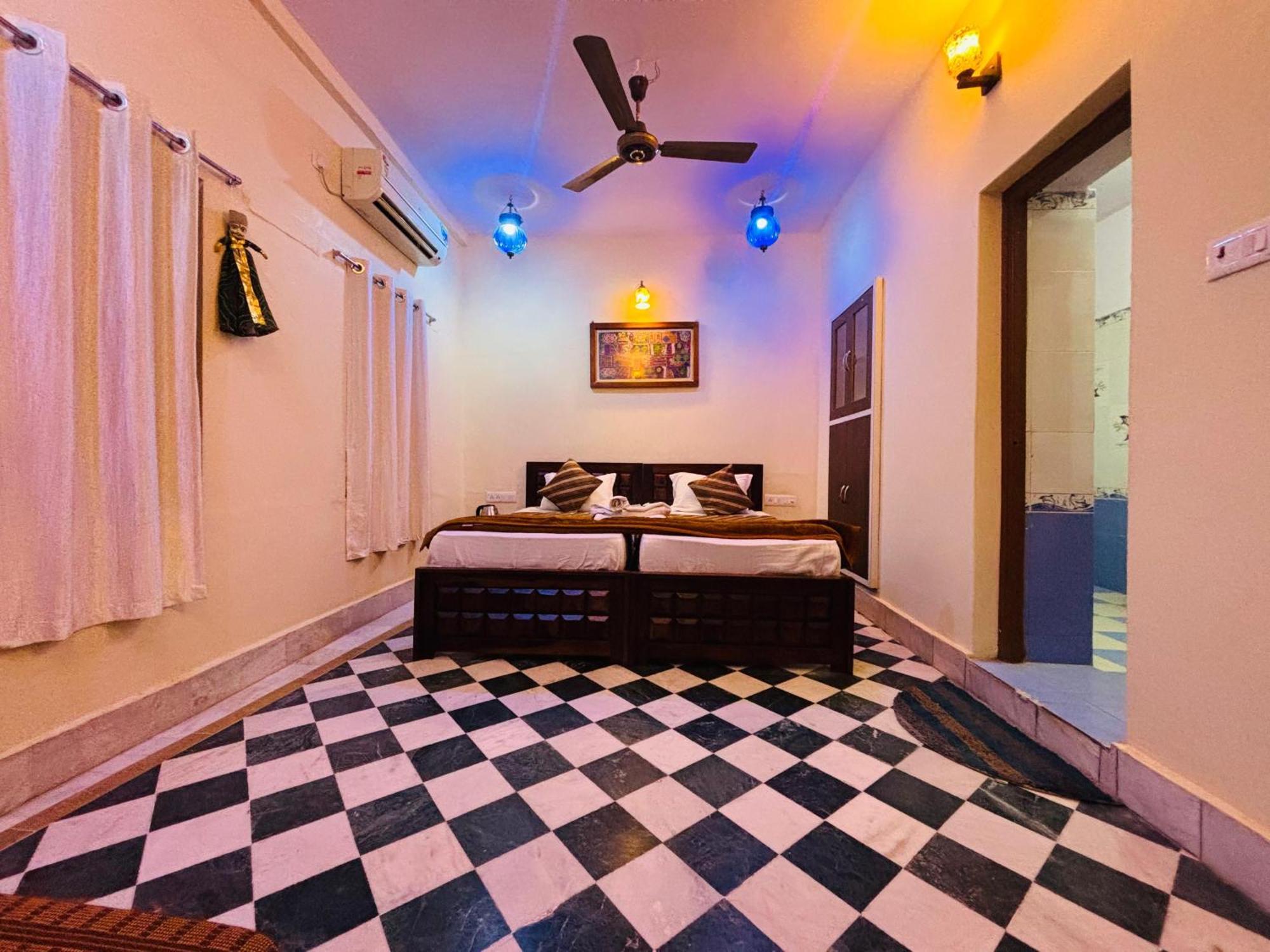 Hotel Renuka Jaisalmer Bagian luar foto