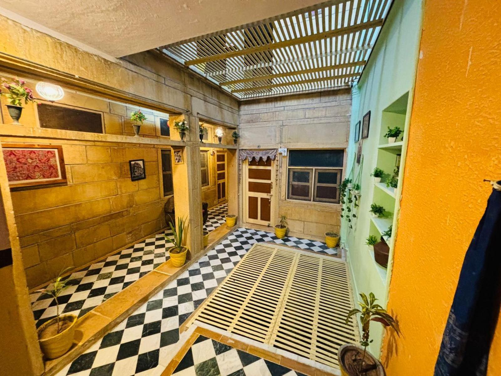 Hotel Renuka Jaisalmer Bagian luar foto