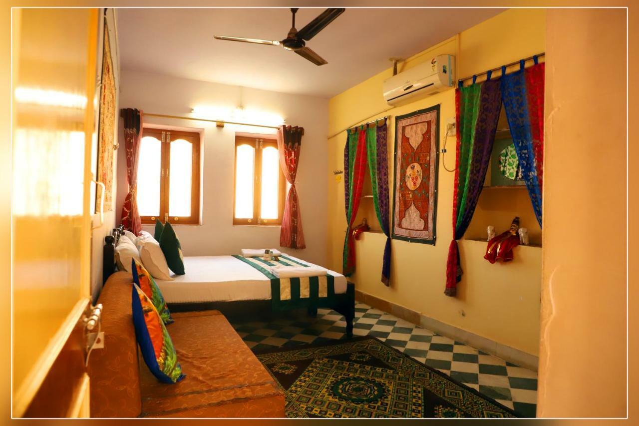 Hotel Renuka Jaisalmer Bagian luar foto